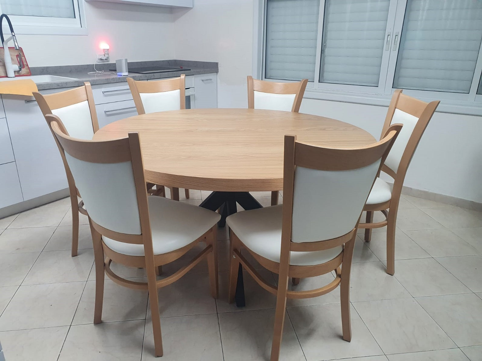 שולחן פינת אוכל קוטר1.50 + 6 כיסאות איטלקי עץ מלא דגם 1000 | המבורגר ברוס