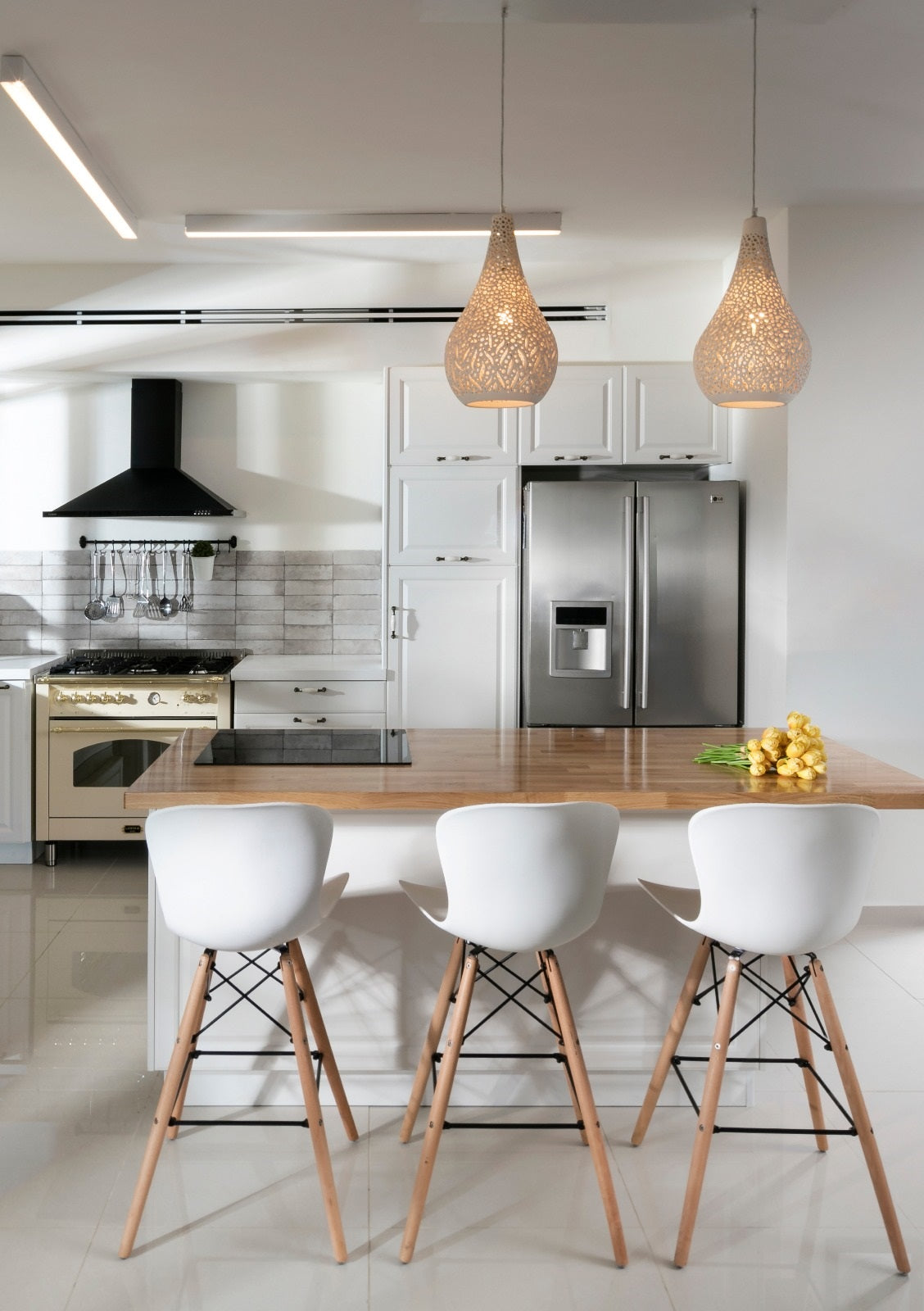 כיסא בר רגלי עץ מושב פלסטיק 834657 | המבורגר ברוס