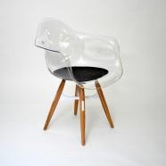 דגם כסא לפינת אוכל זיג זג שקוף ורגליי עץ | המבורגר ברוס