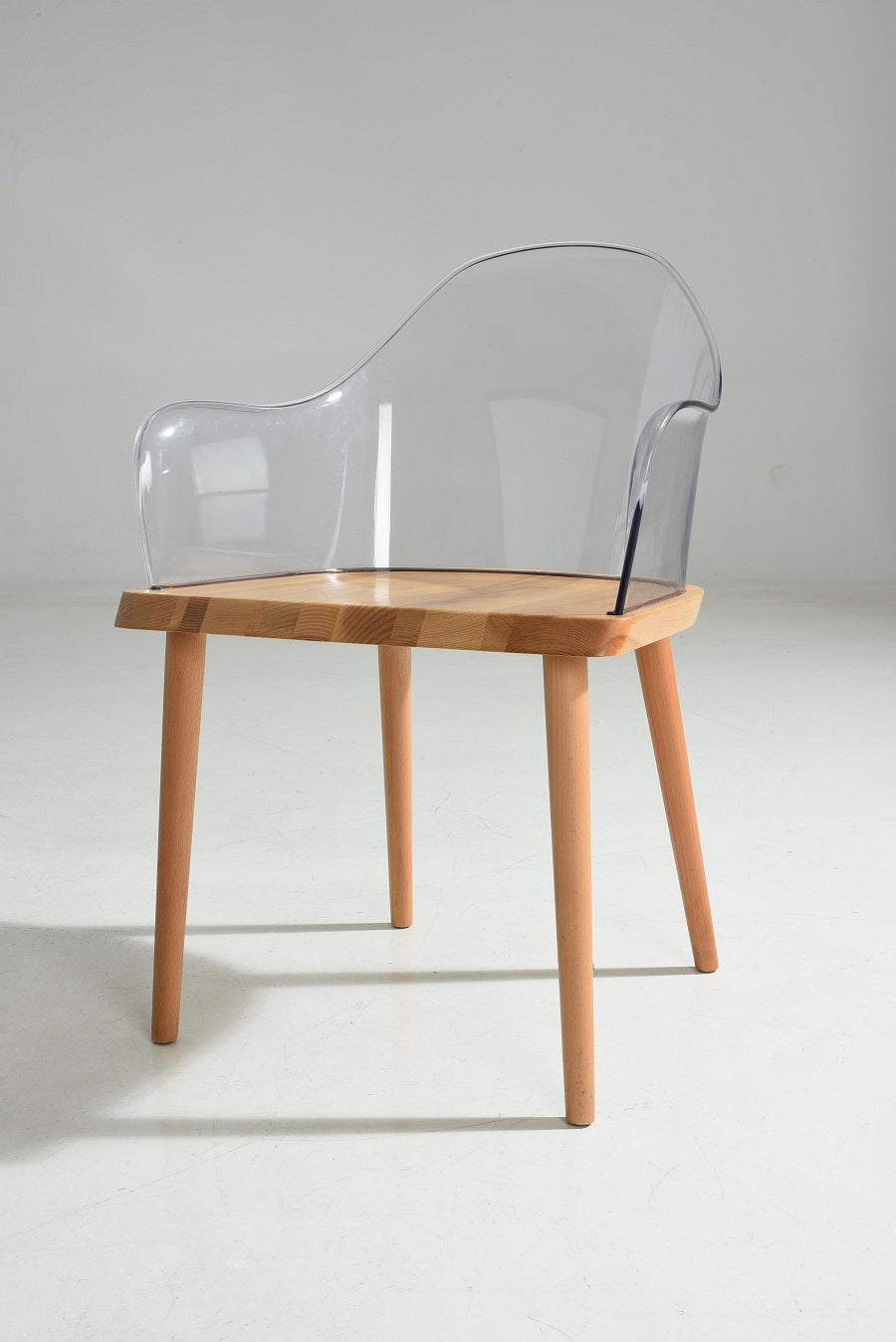 כסא לפינת אוכל שקוף רגל מעץ 885647 | המבורגר ברוס