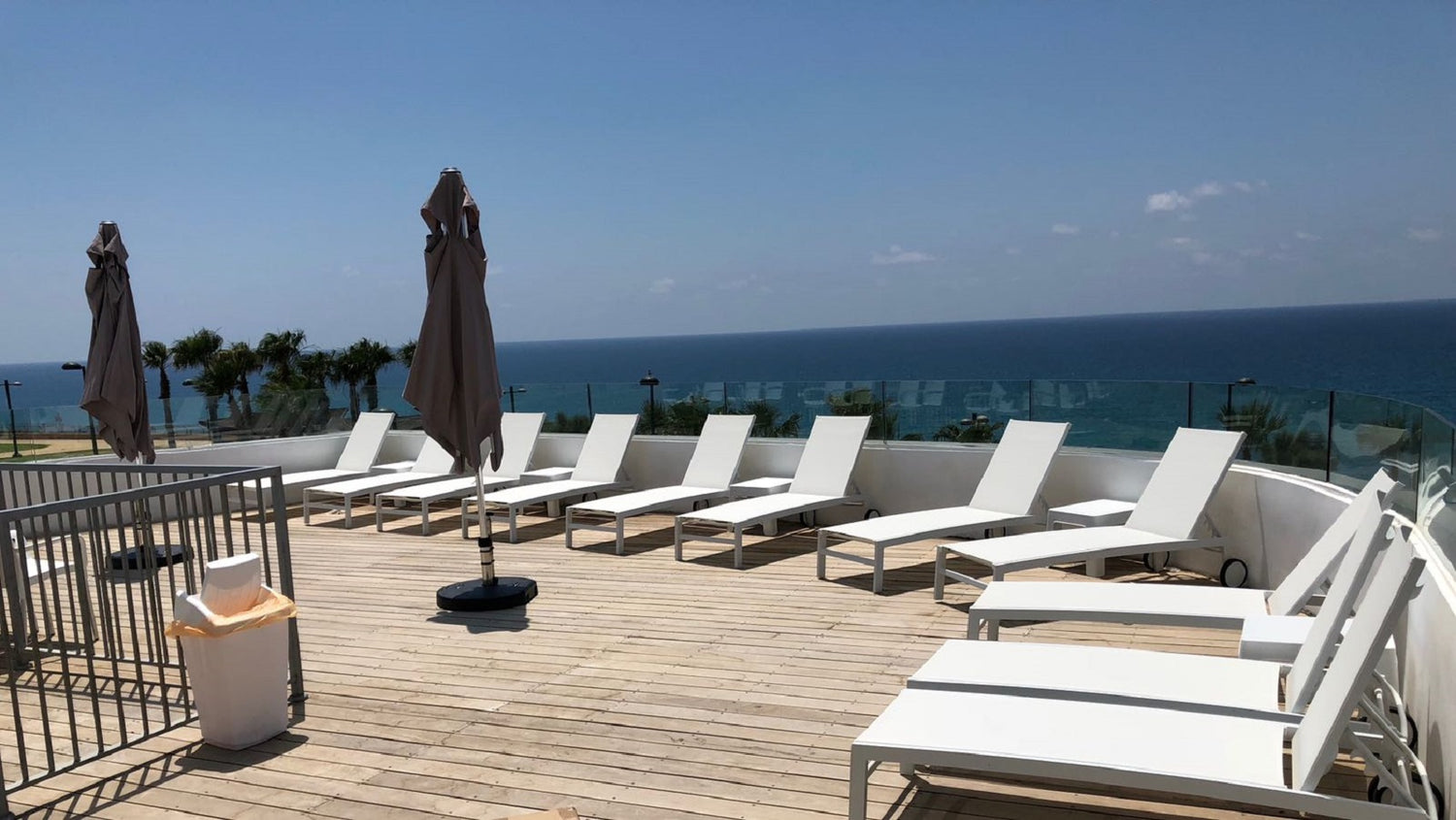 מיטת שיזוף עם גלגלים463826 | המבורגר ברוס