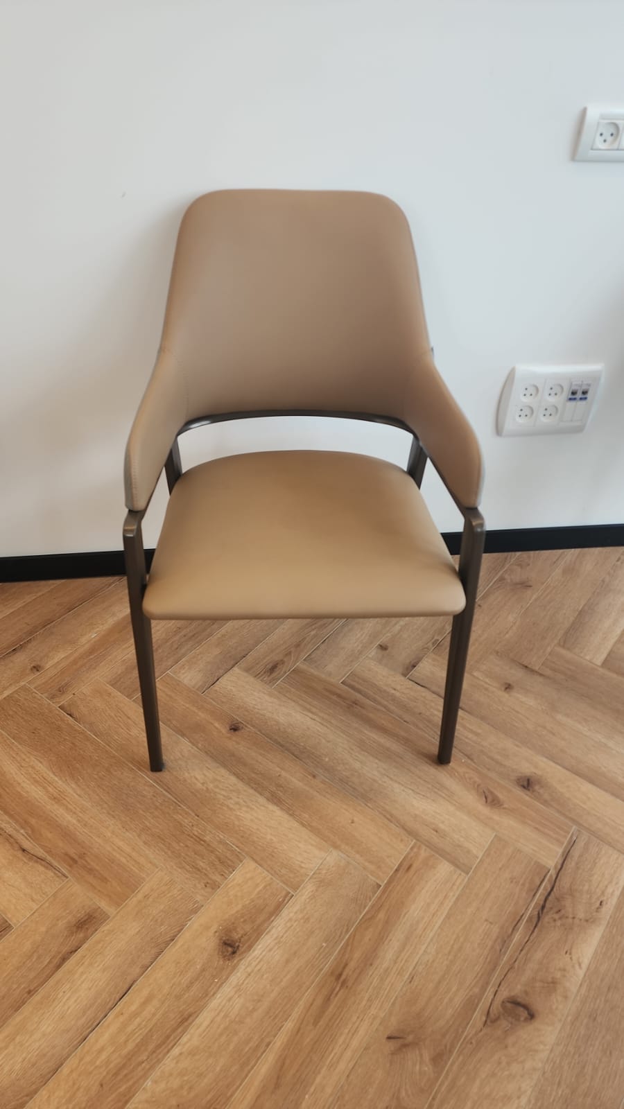 כיסא דגם לוילטינה | המבורגר ברוס