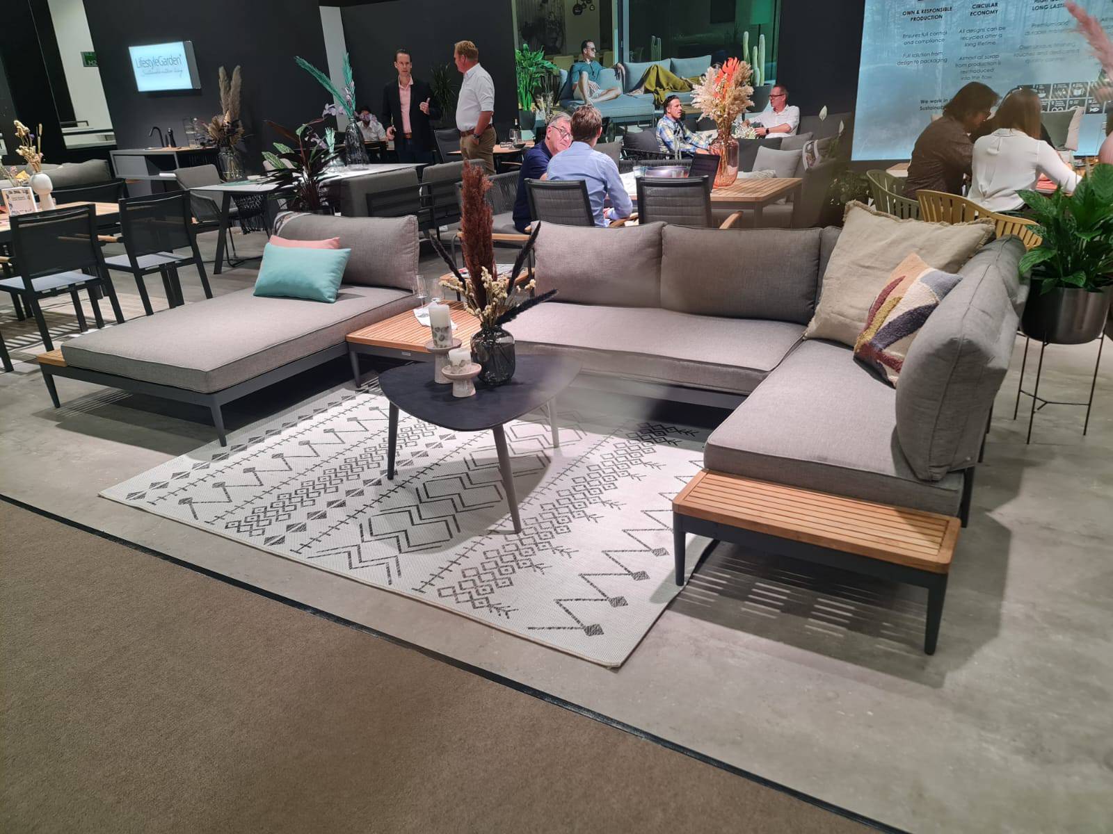 מערכת ישיבה לגן בצבע אפור | המבורגר ברוס