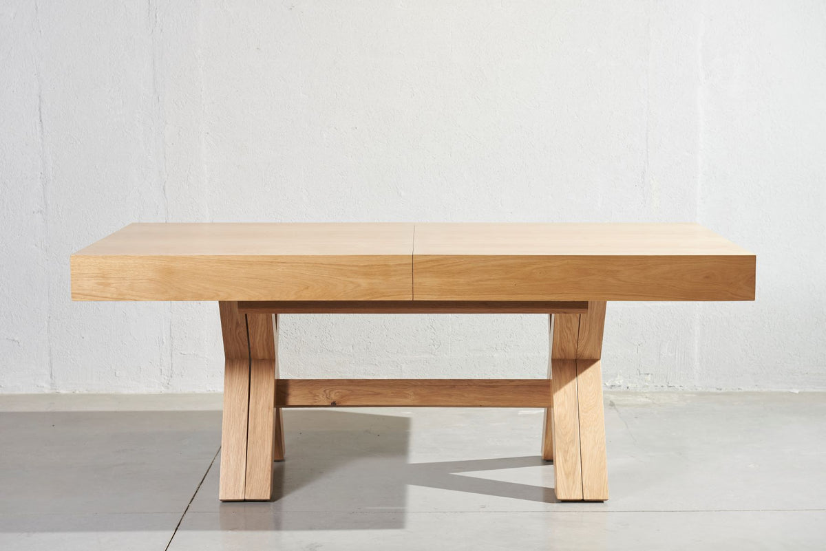 שולחן לפינת אוכל ניפתח ל5 מטר: שולחנות אוכל | המבורגר ברוס