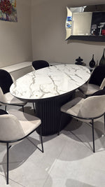 שולחן אובלי דמוי שיש מתצוגה | המבורגר ברוס