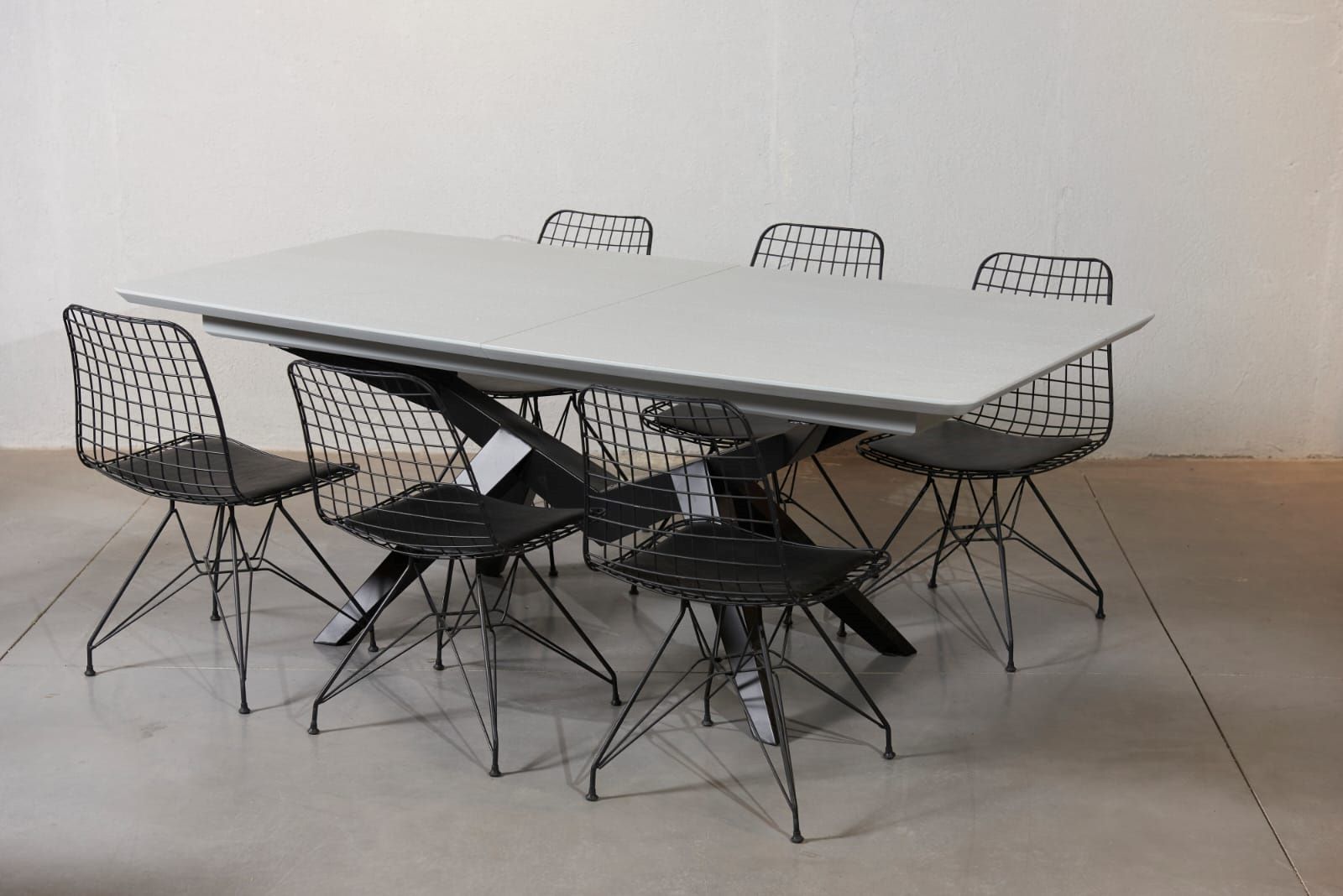 שולחן מלבני דמוי בטון + 6 כסאות | המבורגר ברוס