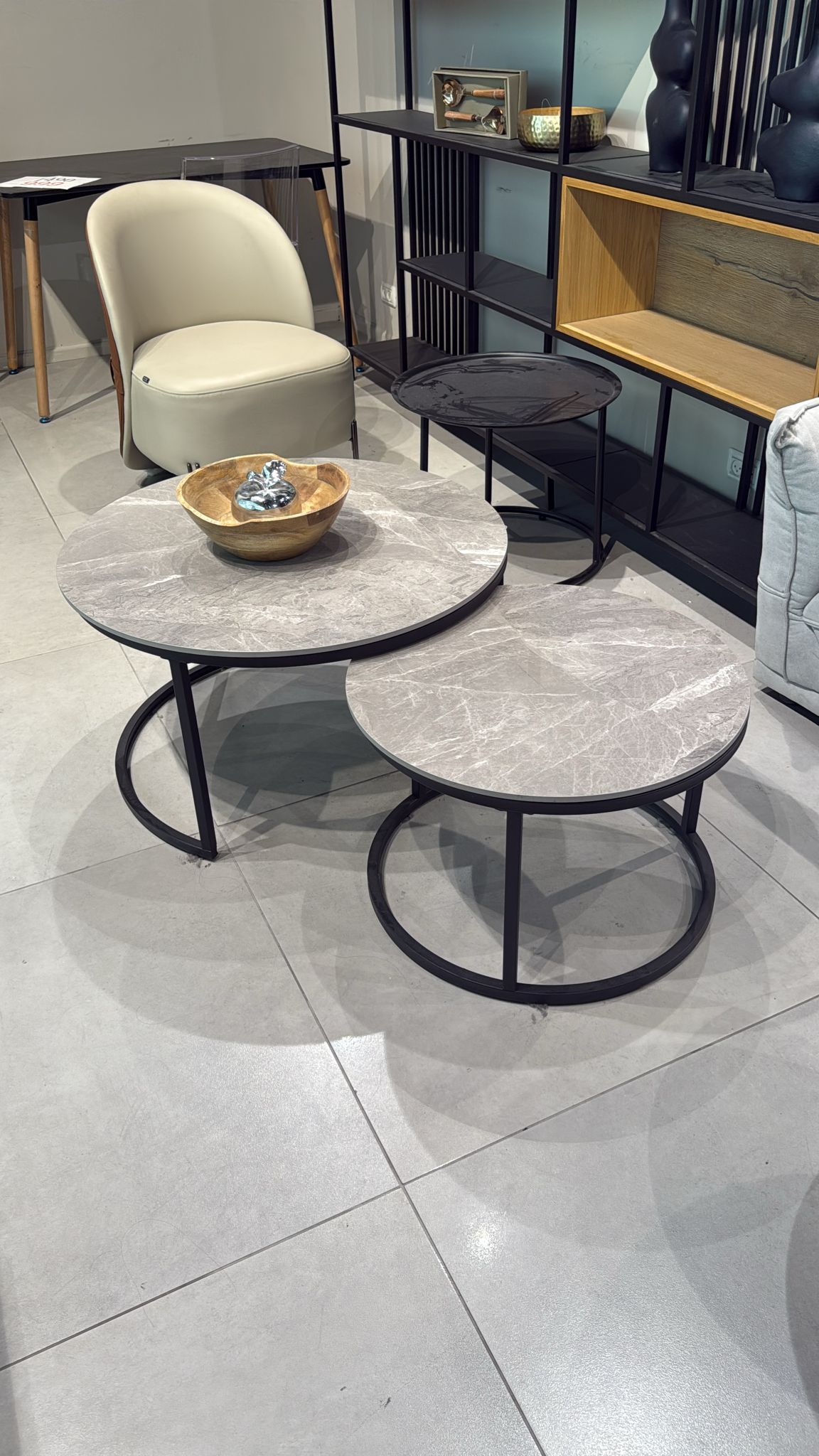 זוג שולחנות לסלון דמוי שיש מתצוגה | המבורגר ברוס