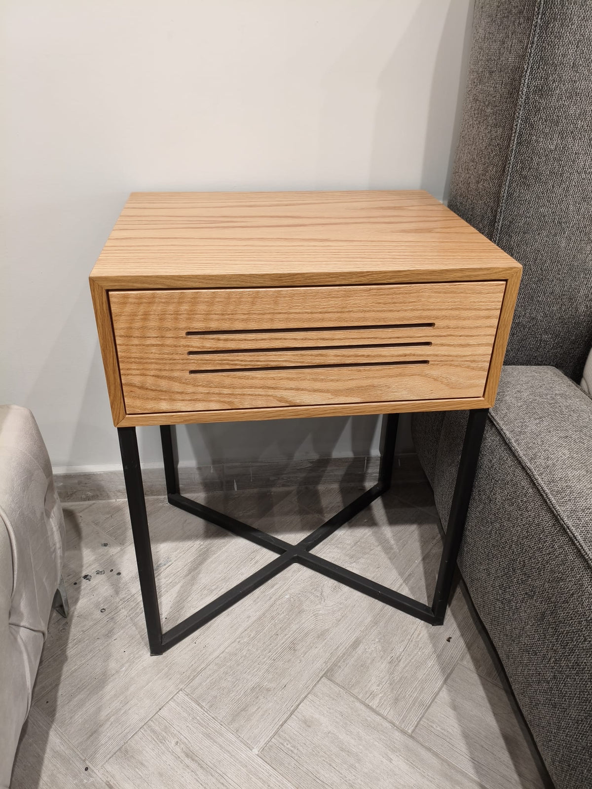 זוג שידות צד מתצוגה | המבורגר ברוס