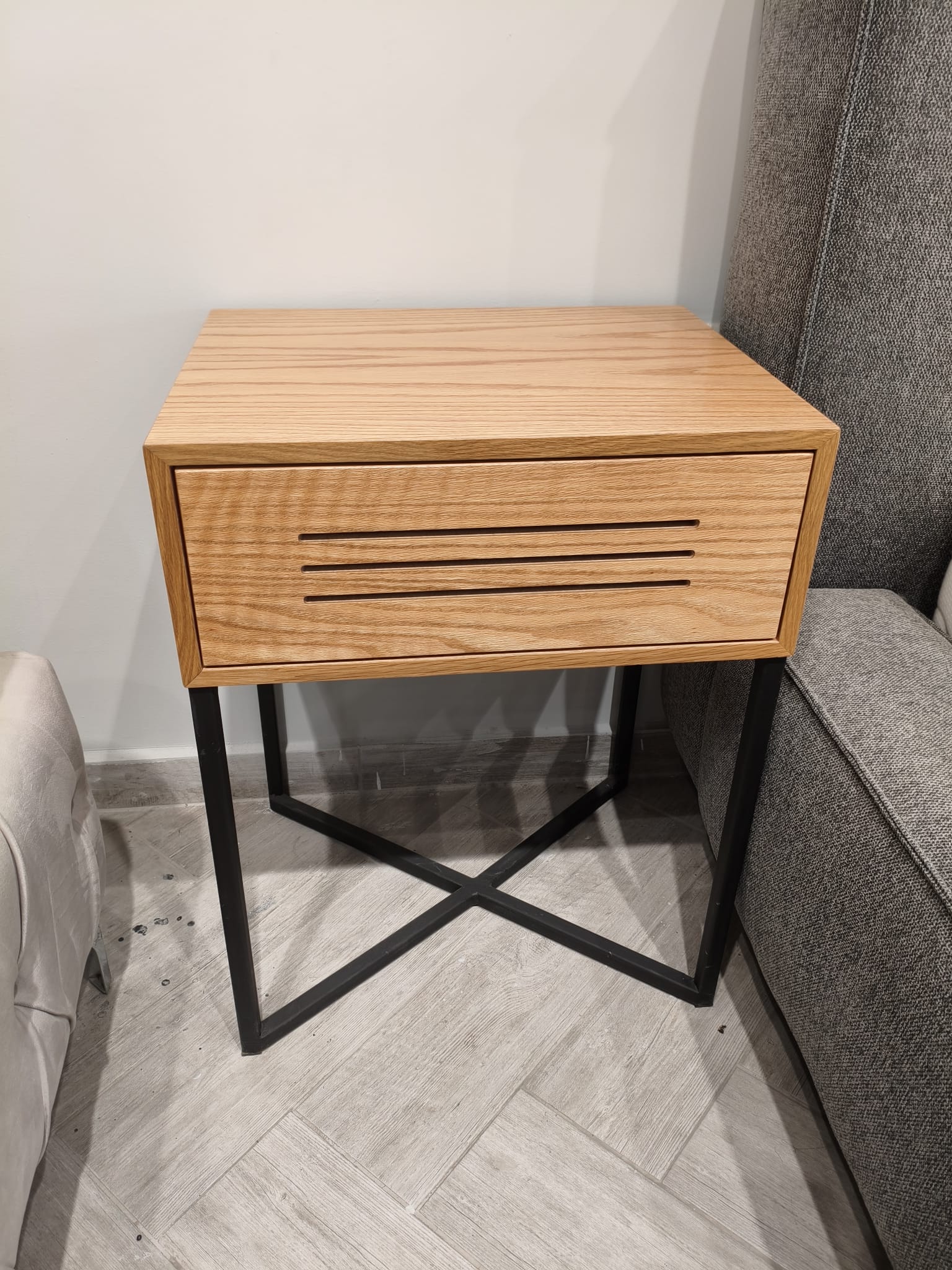 זוג שידות צד מתצוגה | המבורגר ברוס