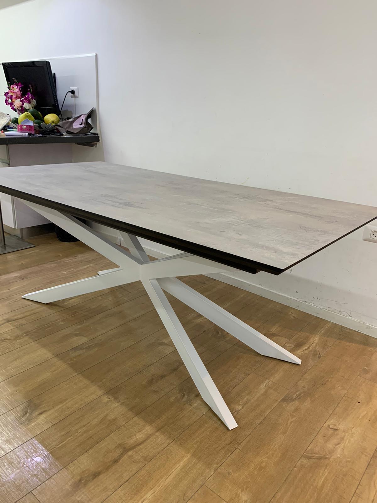 שולחן נפתח 200 על 100 נפתח עוד מטר | המבורגר ברוס