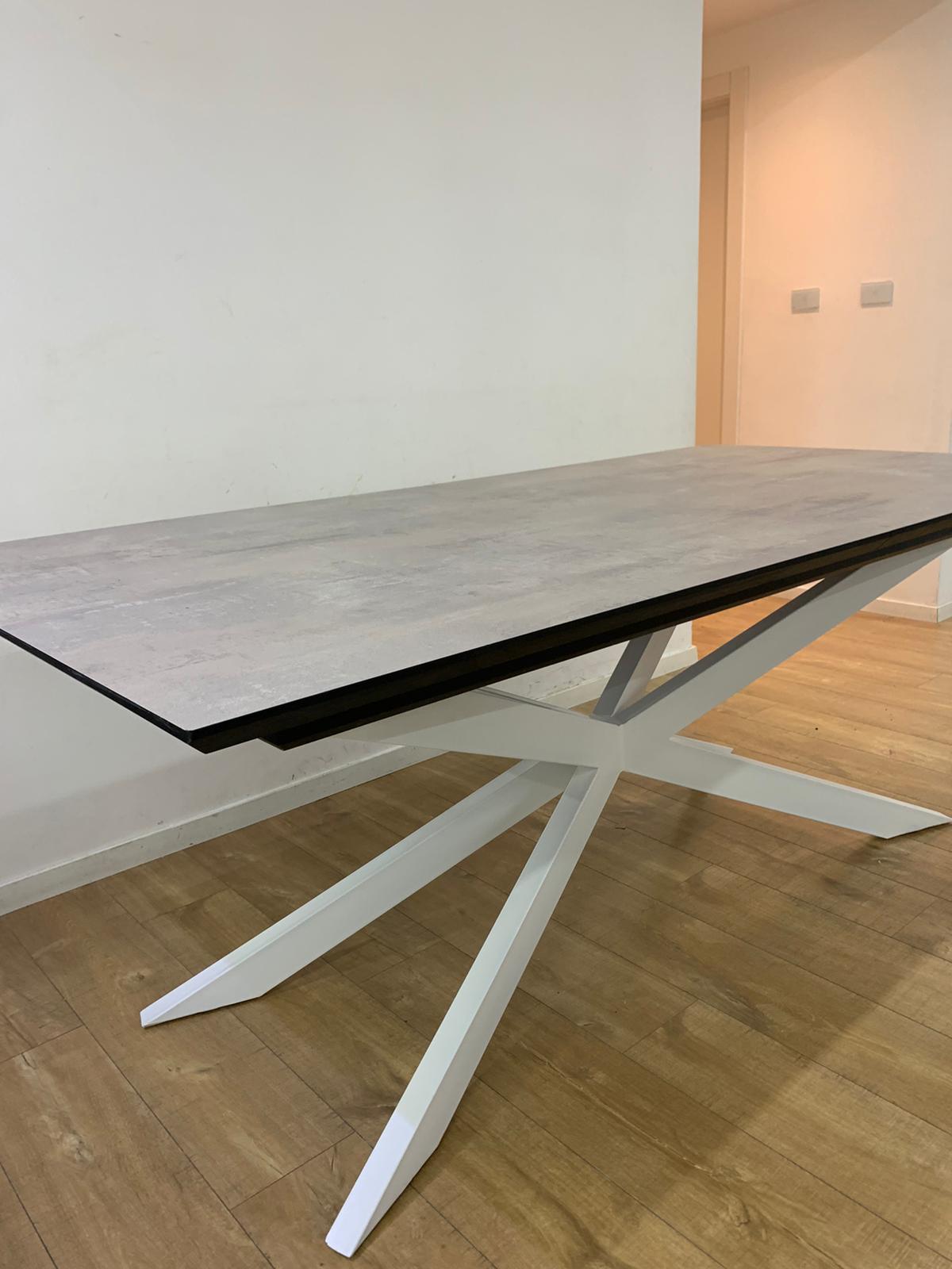 שולחן מטרו נפתח 367666 | המבורגר ברוס