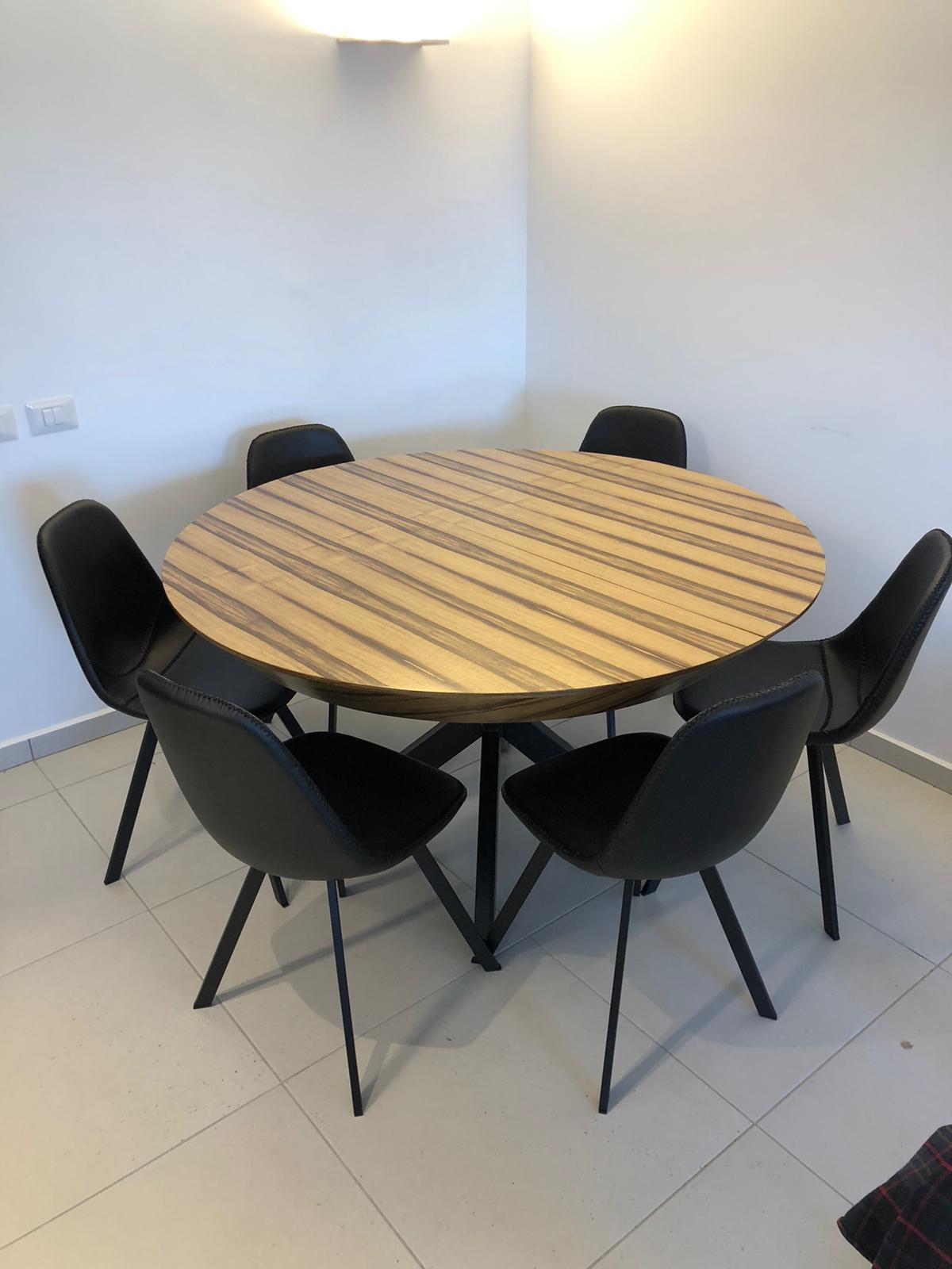 שולחן נפתח צבע אגוז אפרקאי קוטר 140+כיסאות 6 יחידות | המבורגר ברוס