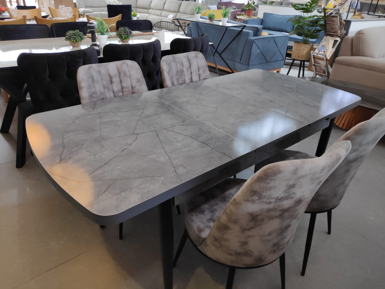 שולחן לפינת אוכל יוקרתי נפתח + 4 כסאות קטיפה דגם 80085 | המבורגר ברוס