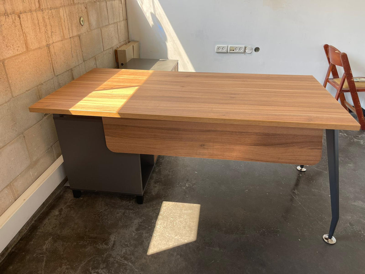 שולחן משרדי 11431 ייצור לפי מידה | המבורגר ברוס