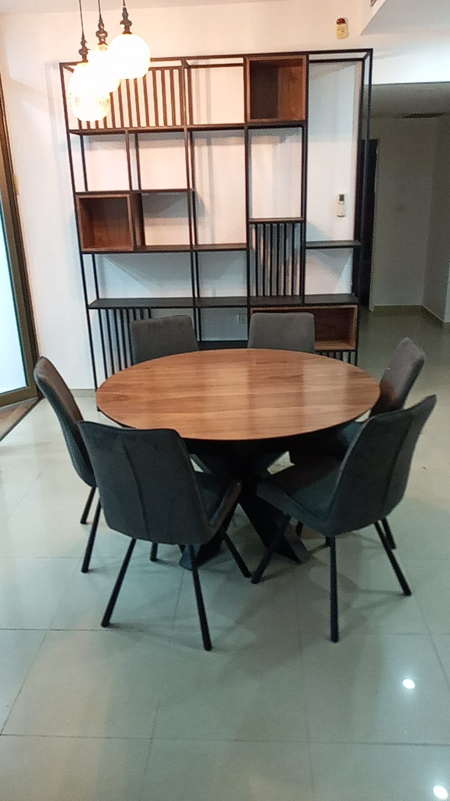 שולחן עגול יוקרתי לפינת אוכל נפתח + 6 כסאות 88990 | המבורגר ברוס