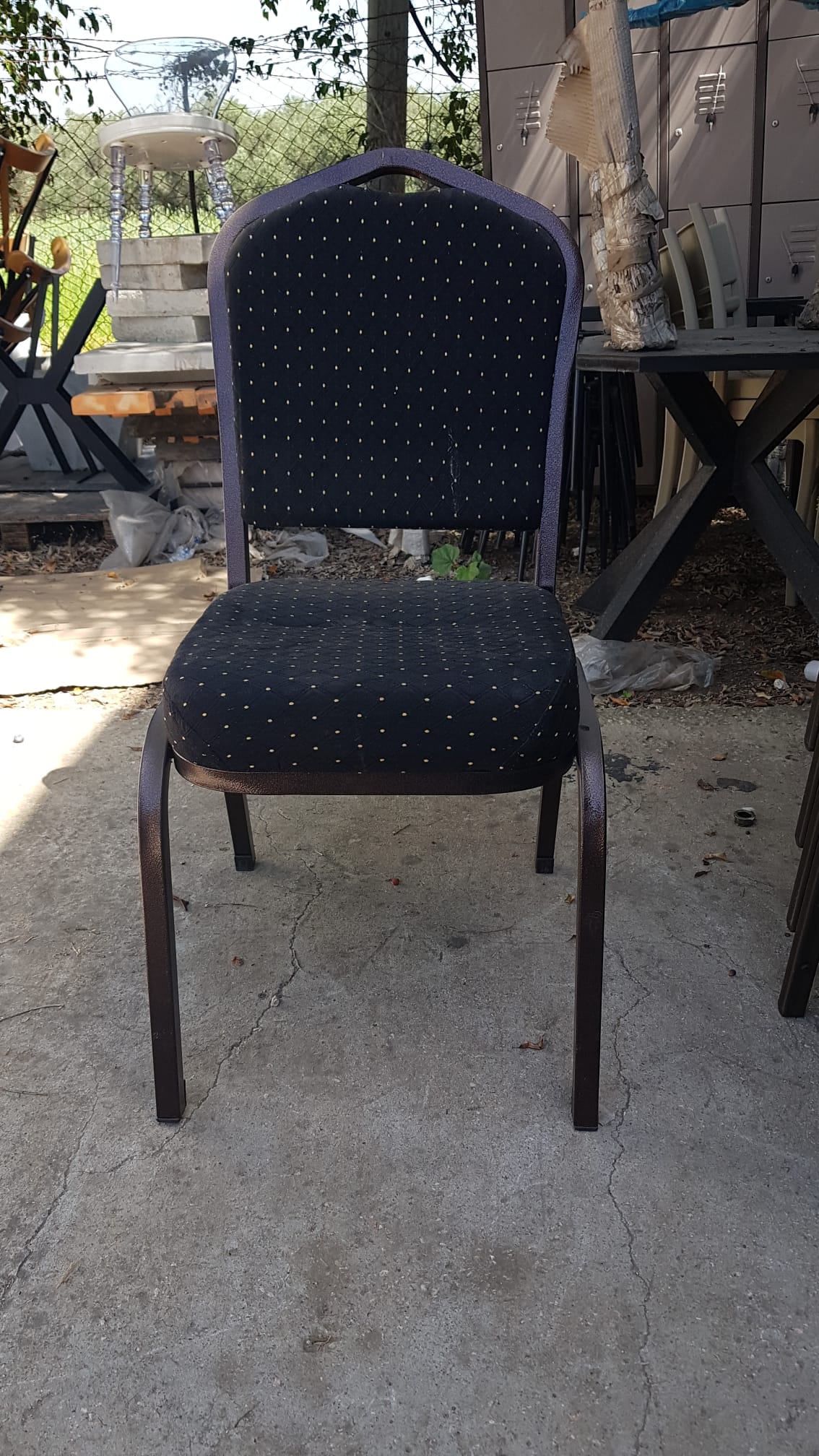 כסא שלד ברונזה ריפוד עבה שחור | המבורגר ברוס