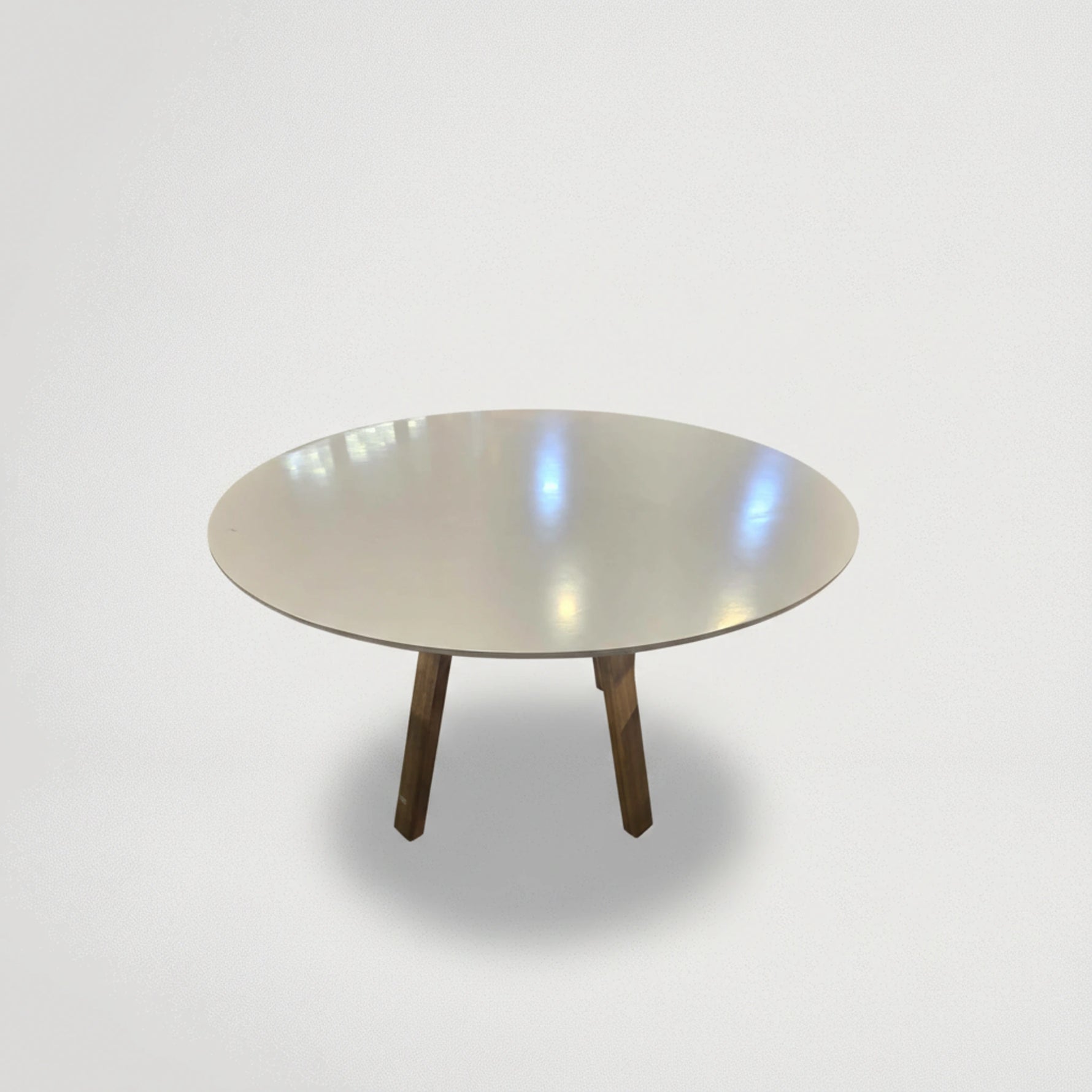 שולחן עגול לבן 120 מתצוגה