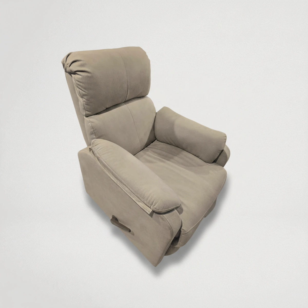 כורסת טלויזיה אפורה מתצוגה