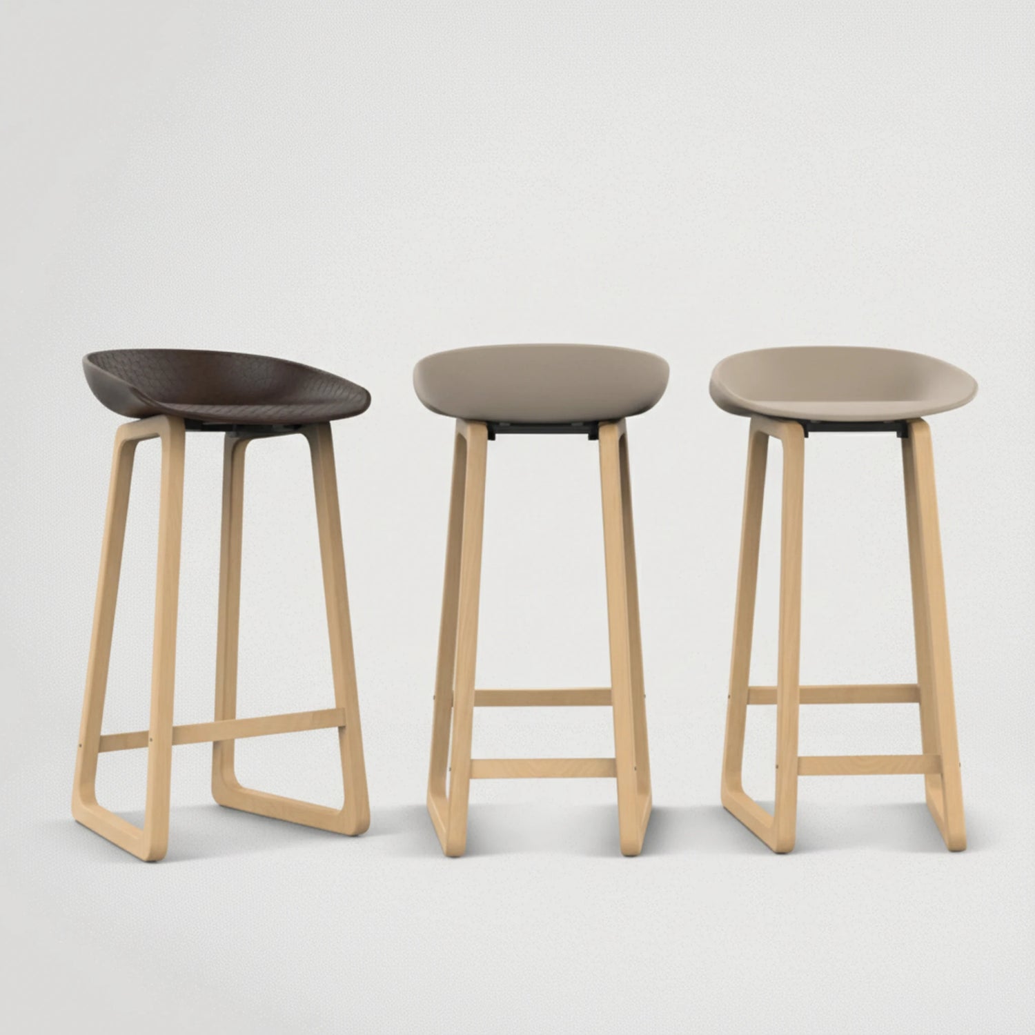 כיסא בר מפלסטיק עם רגל עץ איכותי נוח יציב ויפה 7001