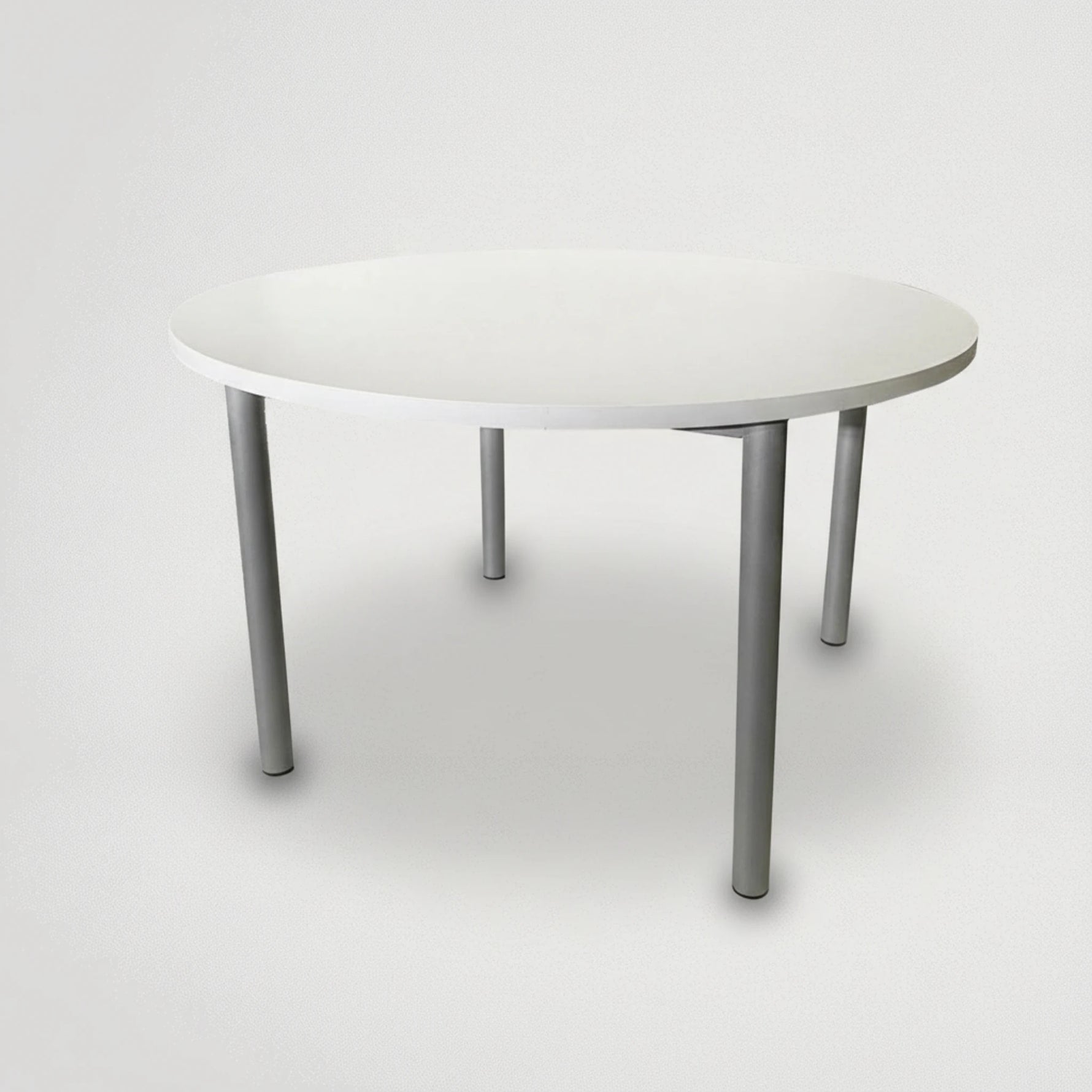 שולחן עגול רגל מתכת