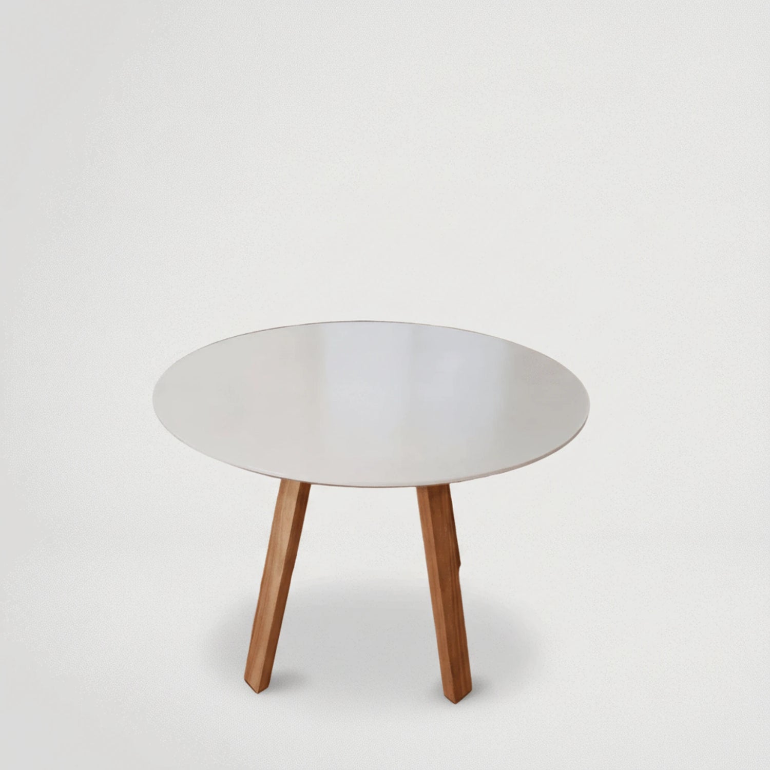 שולחן עגול לבן