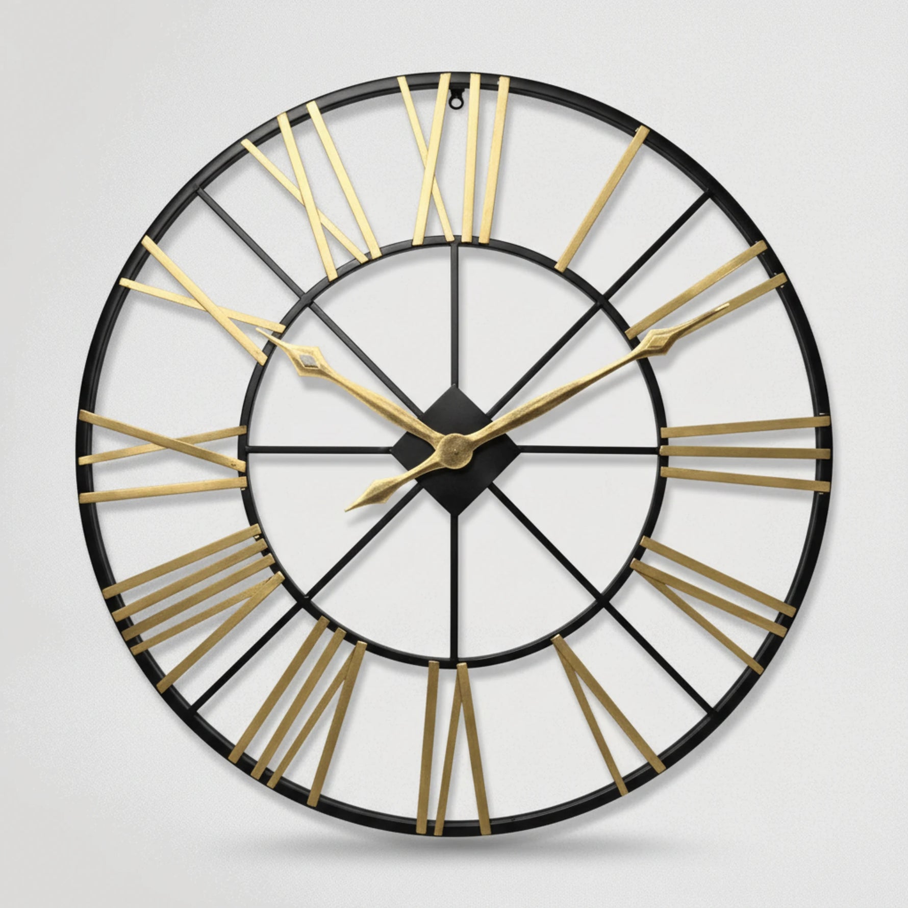 שעון קיר גדול ממתכת בצבע שחור וזהב 8746