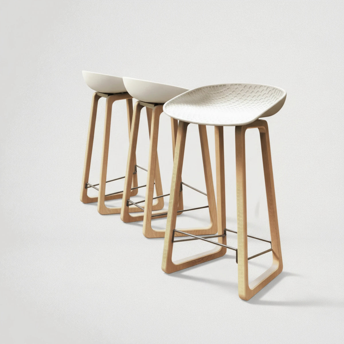 כיסא בר מפלסטיק עם רגל עץ איכותי נוח יציב ויפה 7002