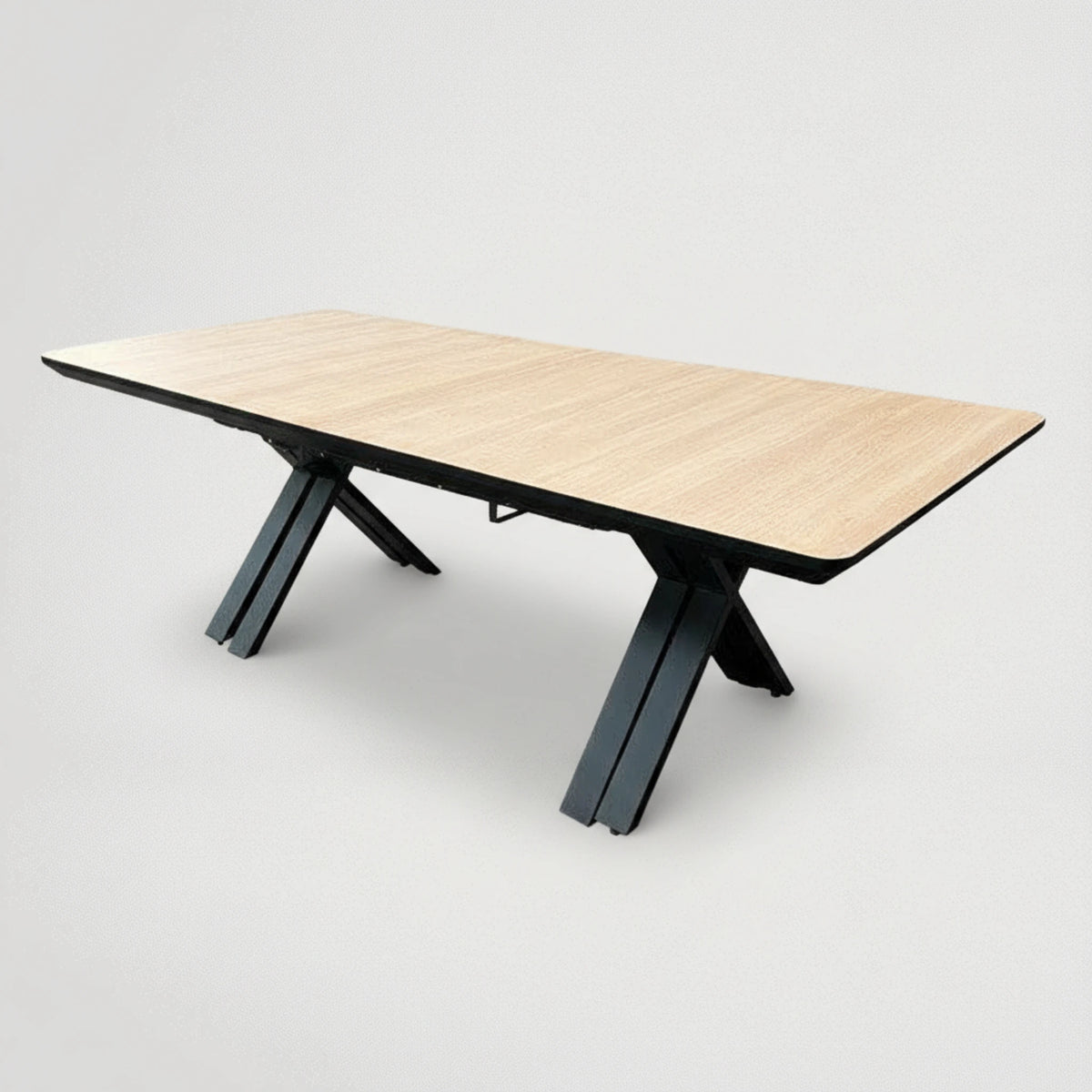 שולחן נפתח ל-5.7 מטר מתאים ל28 סועדים  דגם 652