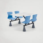 שולחן חוץ עם כיסאות מובנים