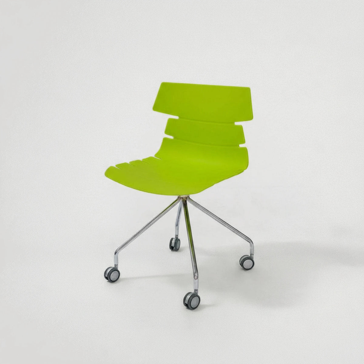 כסא אורח עם גלגלים 2268788