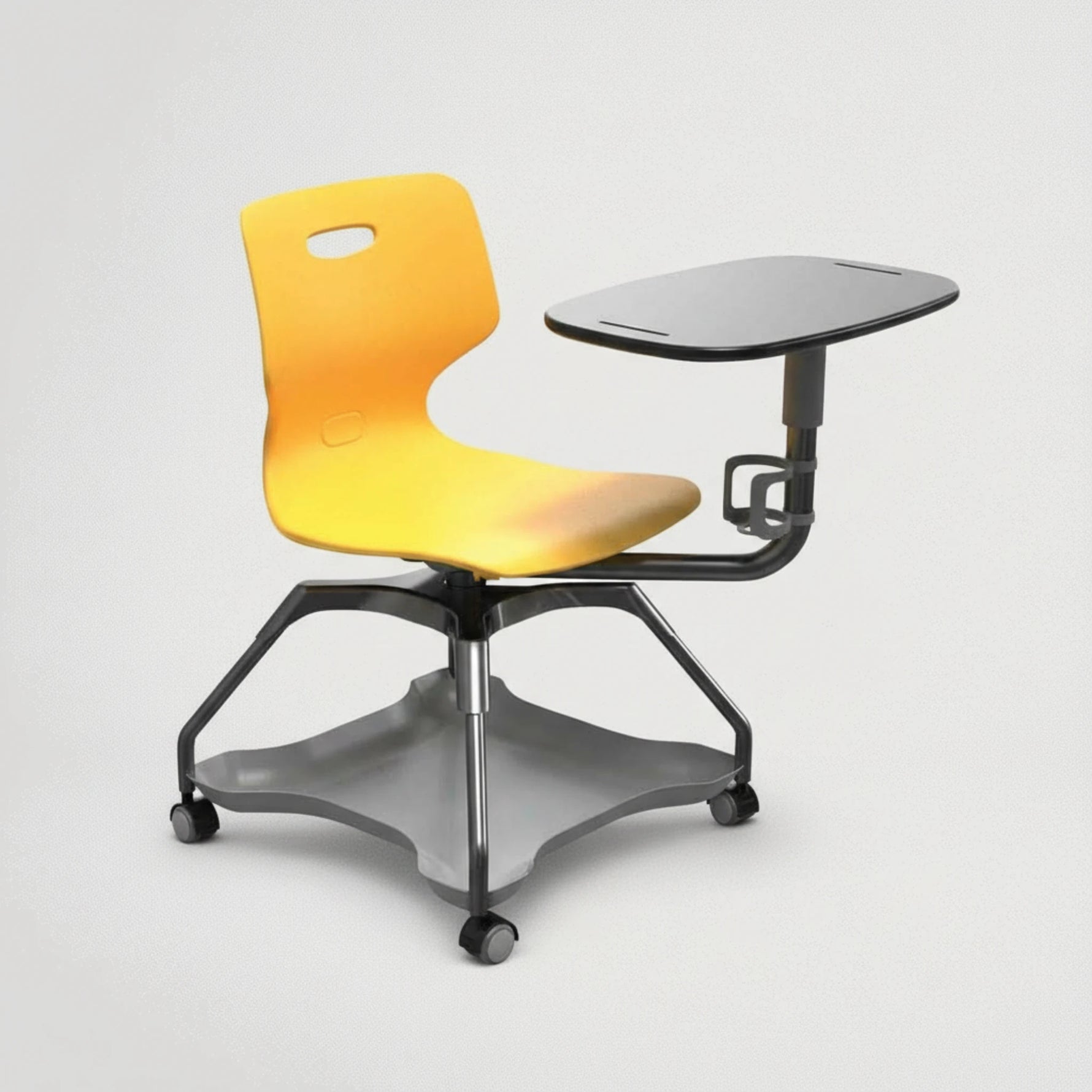 כסא דגם פנוניקי