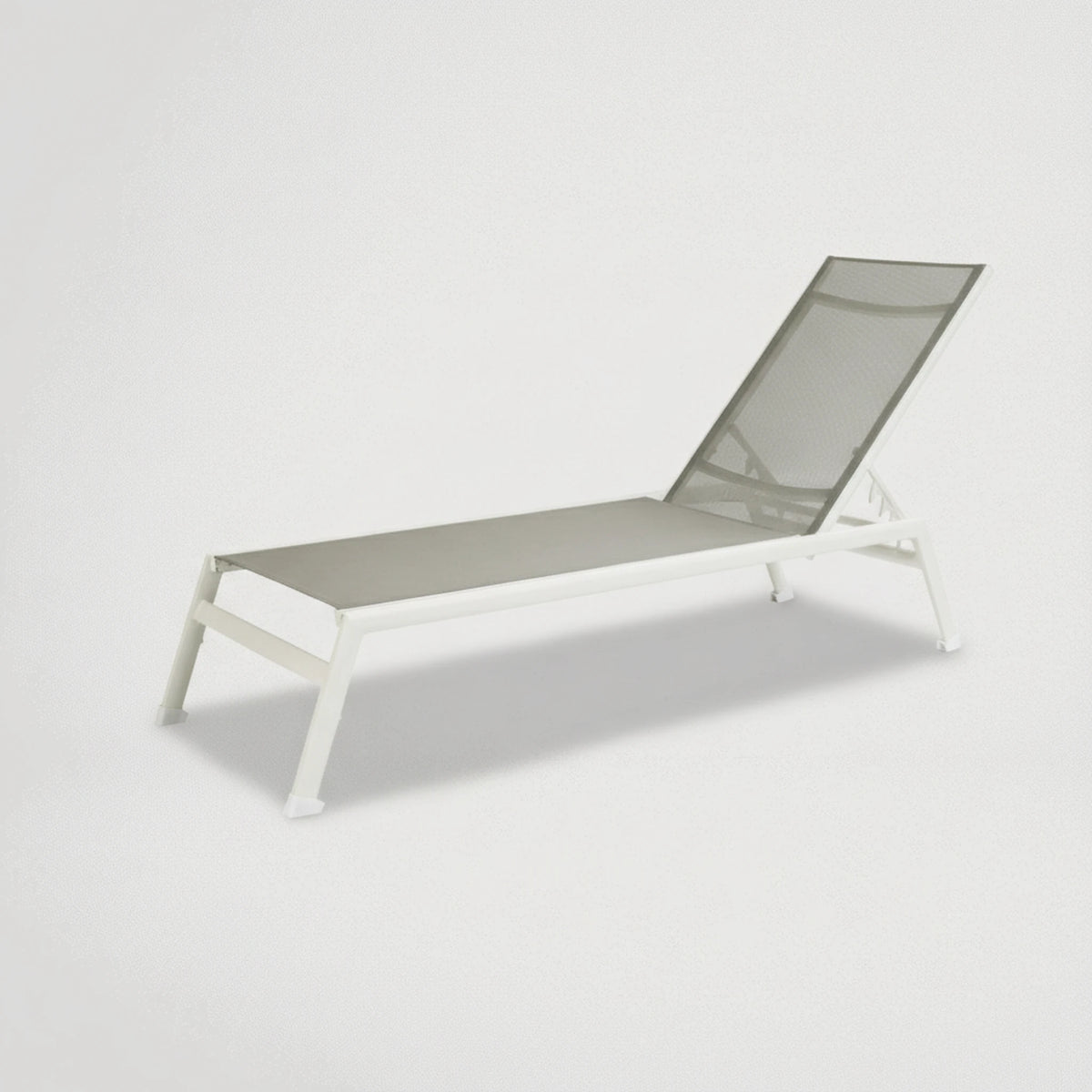 מיטת שיזוף עשויה אלומיניום בשילוב רצועות חזקות דגם 555