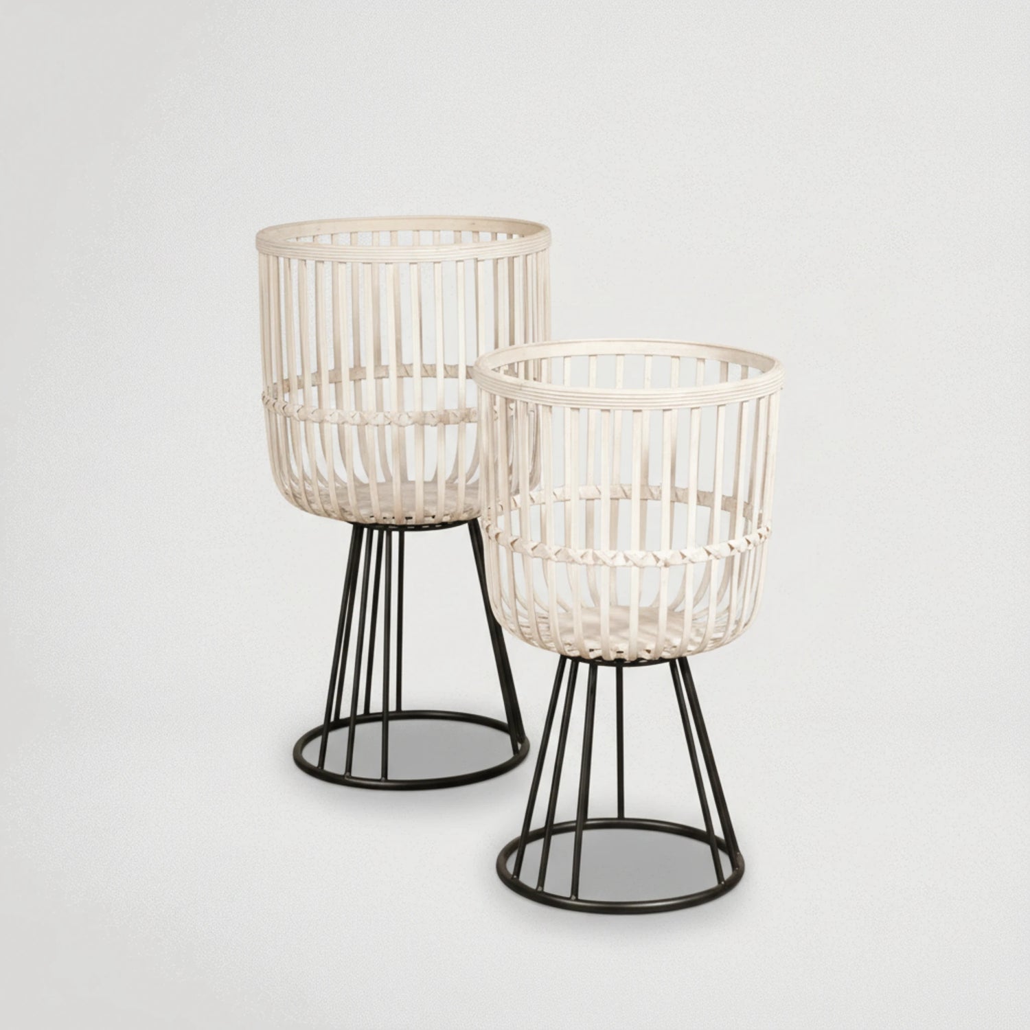 זוג מעמדים לעציצים במבוק רגלי מתכת 7736