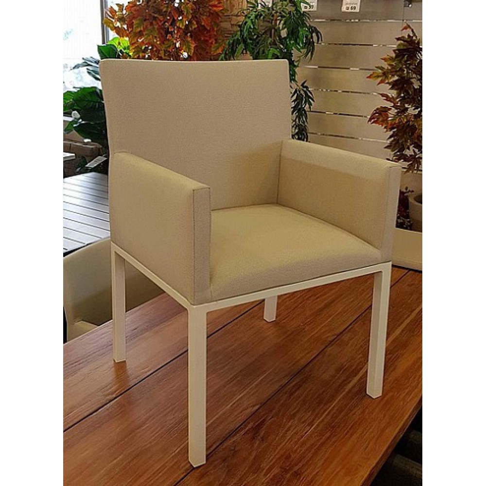 כורסת גינה אלגנטית מרופדת 7103 כורסת גינה אלגנטית מרופדת 7103