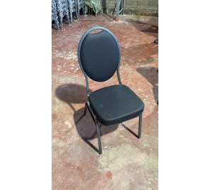 כסא אולמות אירועים גב עגול דמוי עור שחור