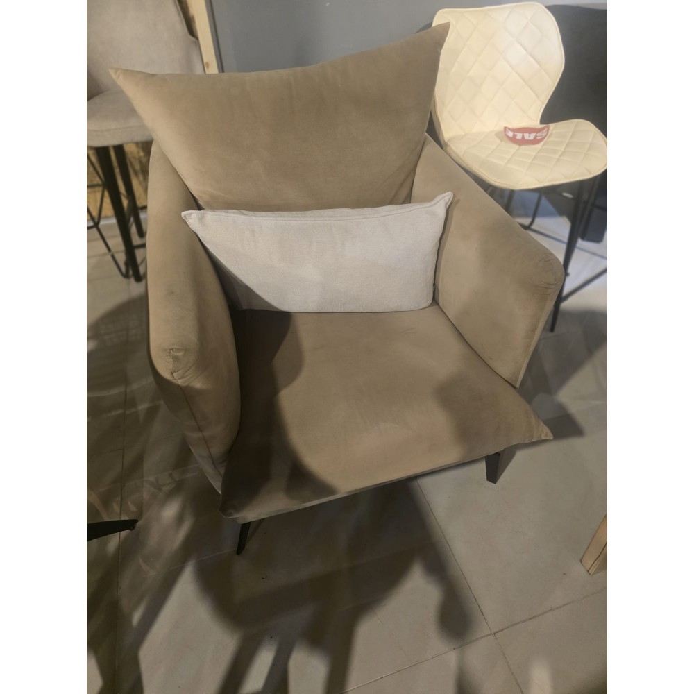 כורסת יחיד גוון חום מתצוגה