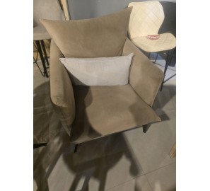 כורסת יחיד גוון חום מתצוגה