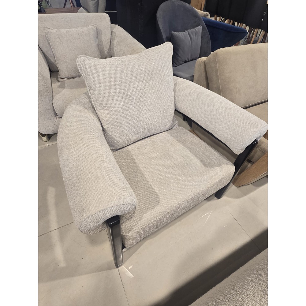 כורסת יחיד מעוצבת מתצוגה