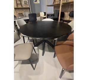 שולחן עגול 130 מתצוגה