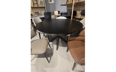 שולחן עגול 130 מתצוגה