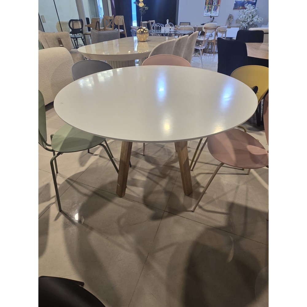 שולחן עגול לבן 120 מתצוגה 