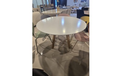שולחן עגול לבן 120 מתצוגה 