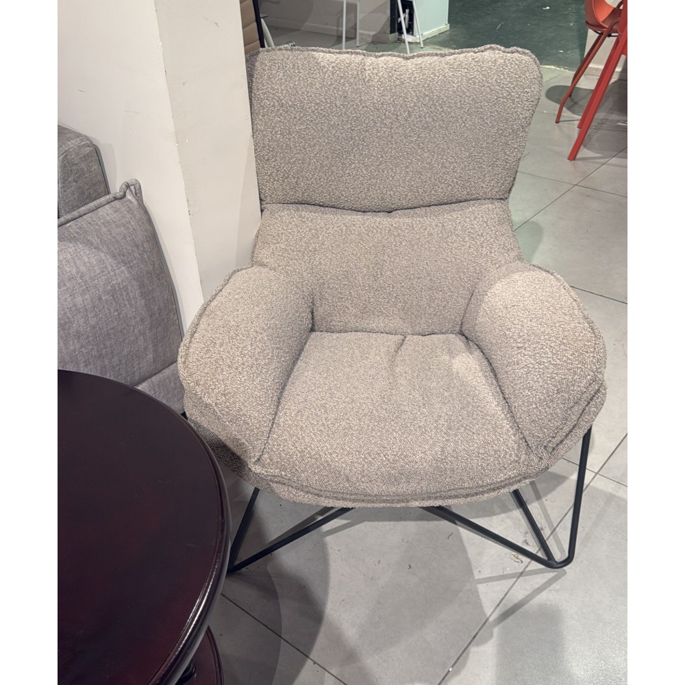 כורסת יחיד מעוצבת מתצוגה