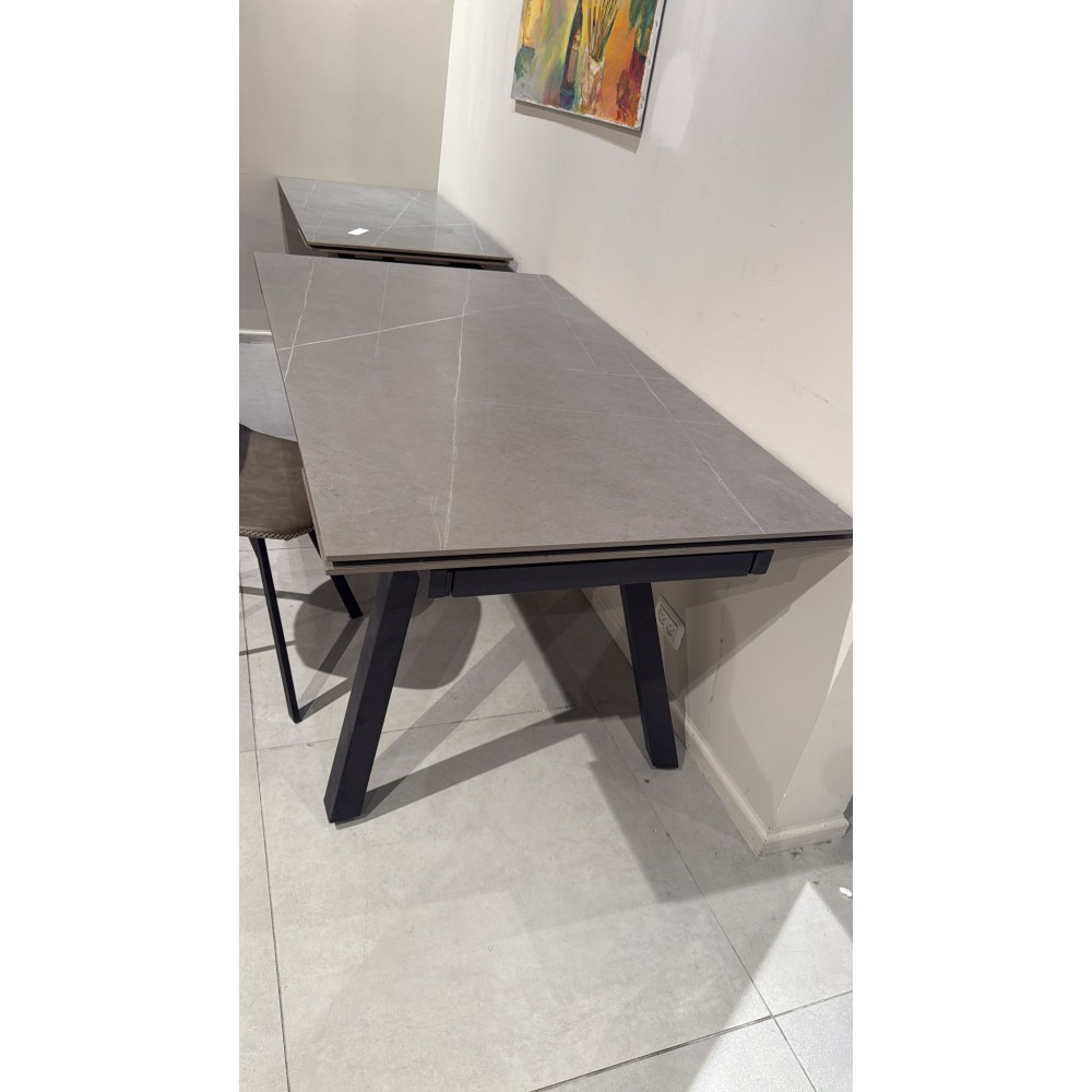 שולחן גרניט 1.6 נפתח מתצוגה