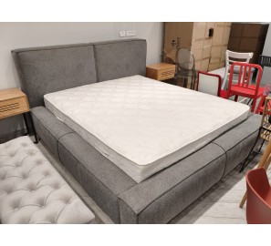 מיטה זוגית מעוצבת מתצוגה