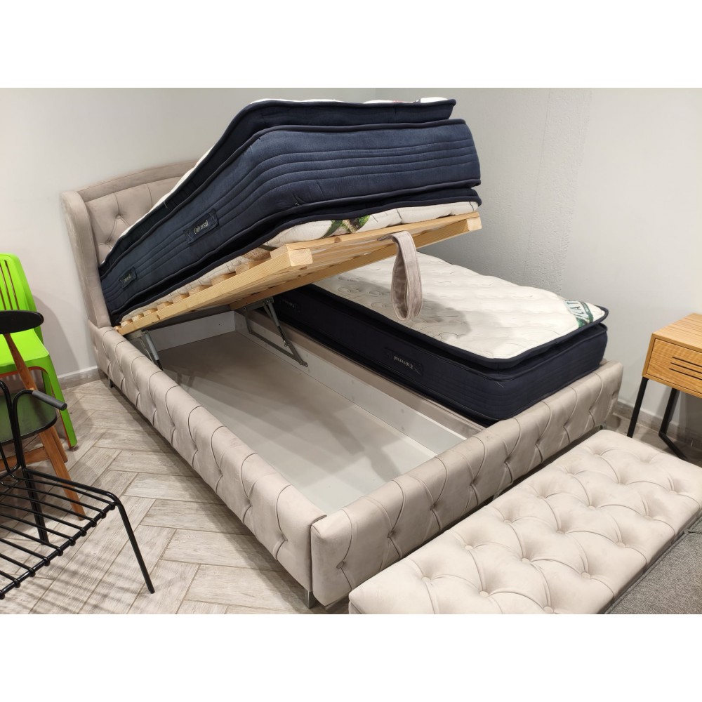 מיטה זוגית יהודית מתצוגה