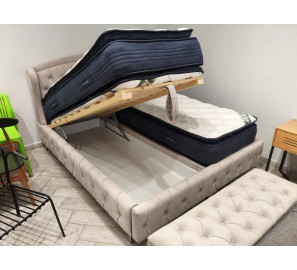 מיטה זוגית יהודית מתצוגה