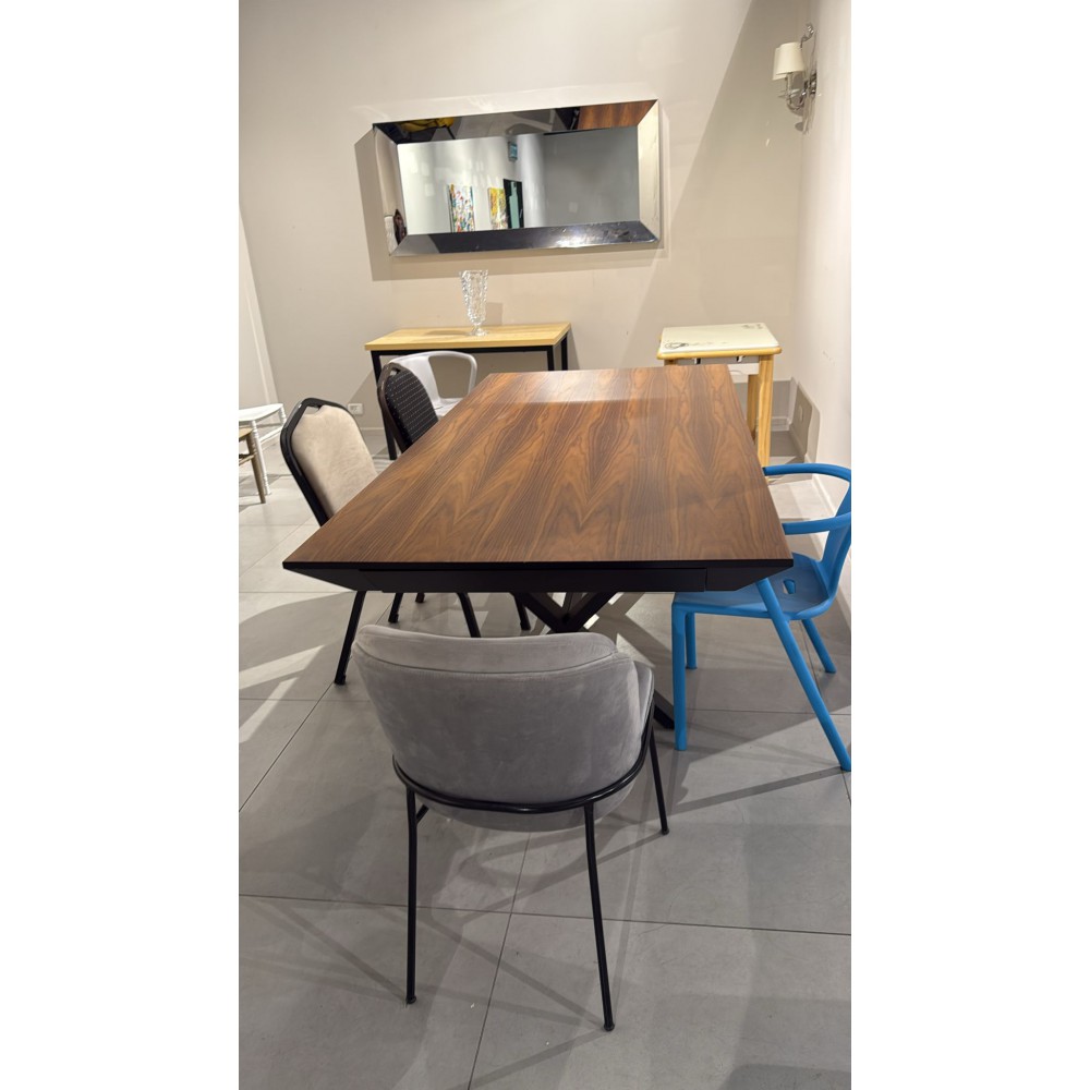 שולחן אורך 2.2 נפתח ל-4.2 מתצוגה