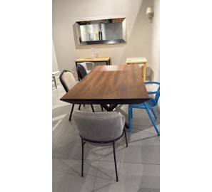 שולחן אורך 2.2 נפתח ל-4.2 מתצוגה