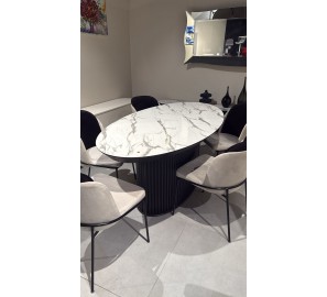 שולחן אובלי דמוי שיש מתצוגה 